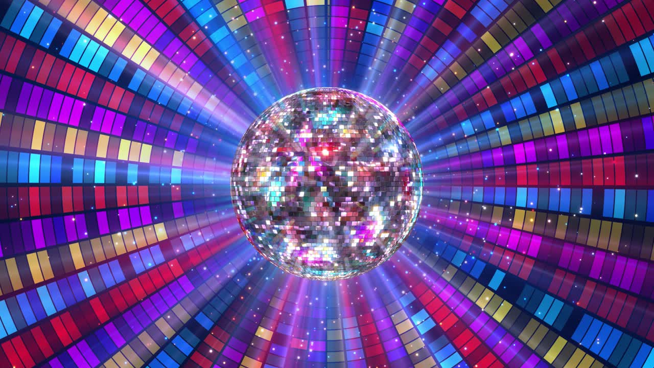 Luce solare che illumina la sfera da discoteca, coriandoli neon sul pavimento, luci multicolori della sfera da discoteca per il divertimento.