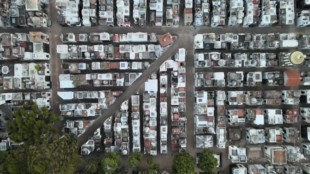 부에노스 아이레스의 라 레콜레타 공동묘지의 공중 하향식 샷