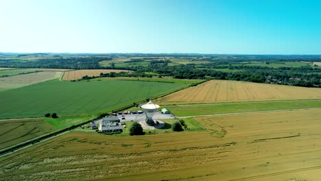 Chilbolton-Observatory-Astronomie-Radioteleskop-Schüssel-array-Antennenumlaufbahn-Links-über-Landwirtschaftsfeld