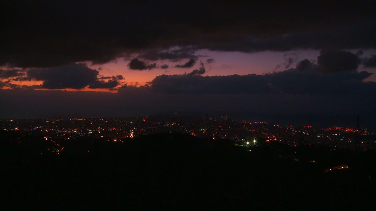 밤에 베이루트 레바논의 스카이 라인