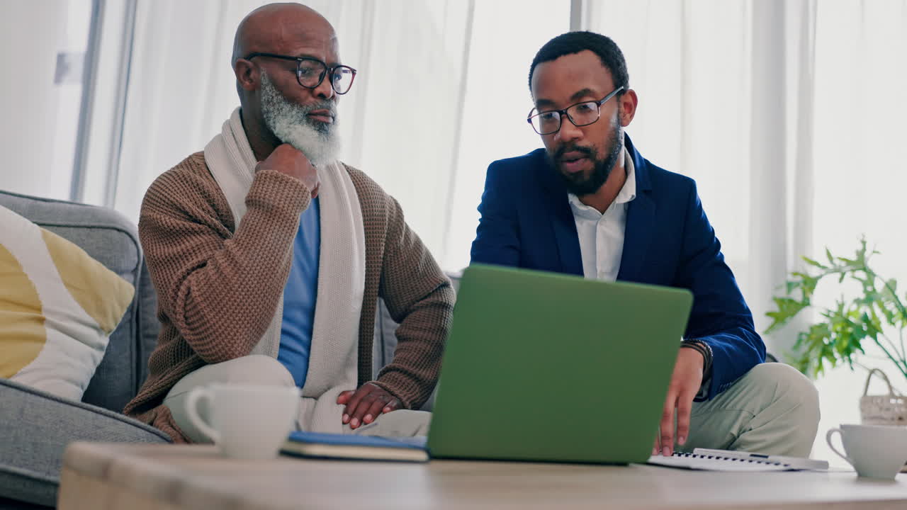 Consulente finanziario, uomo anziano