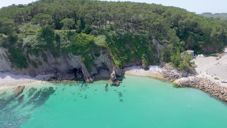 Unglaubliche-Natürliche-Schönheit-Des-Strandes-Und-Der-Klippen-Von-Crozon-Mit-Türkisfarbenem-Meerwasser