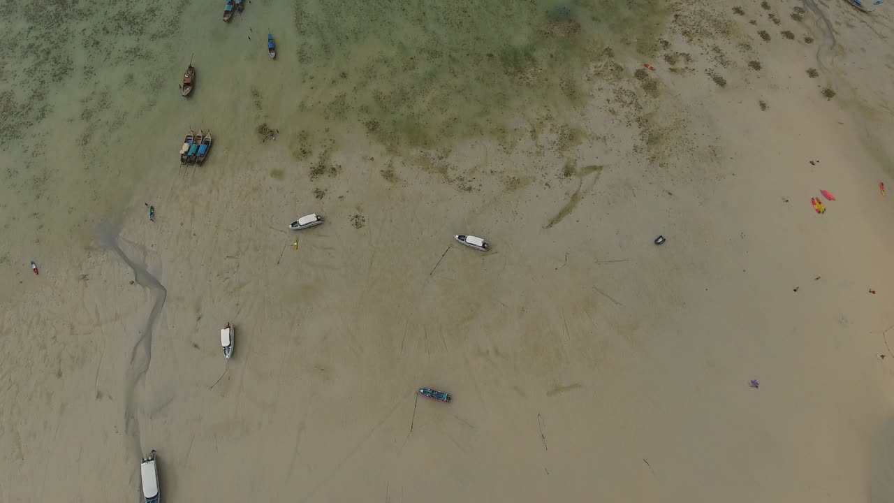 la costa del océano de kauai, hawai, vista aérea de un avión no tripulado