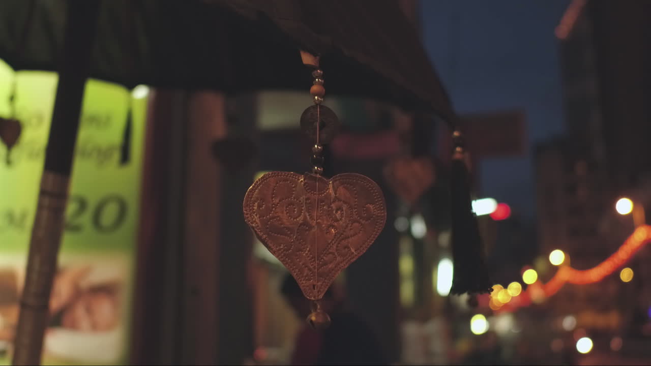 바람에 춤추는 황금 심장