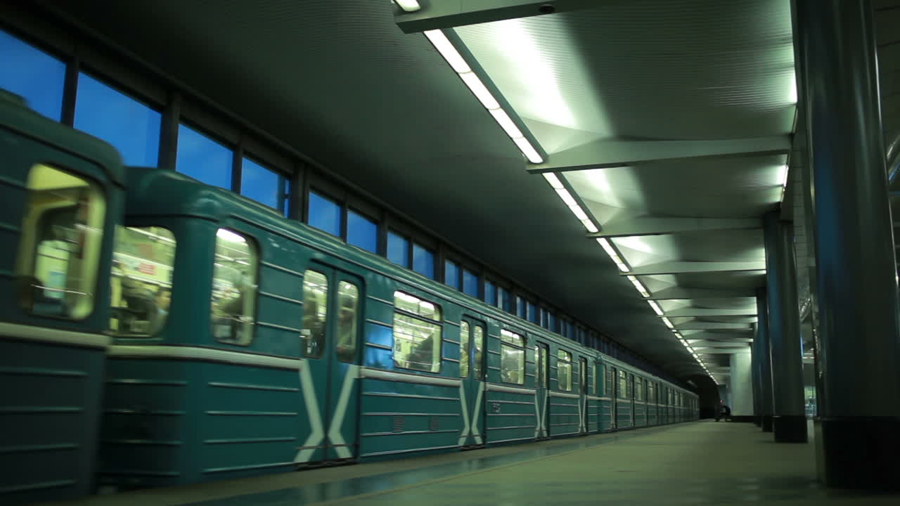 Treno in partenza dalla stazione