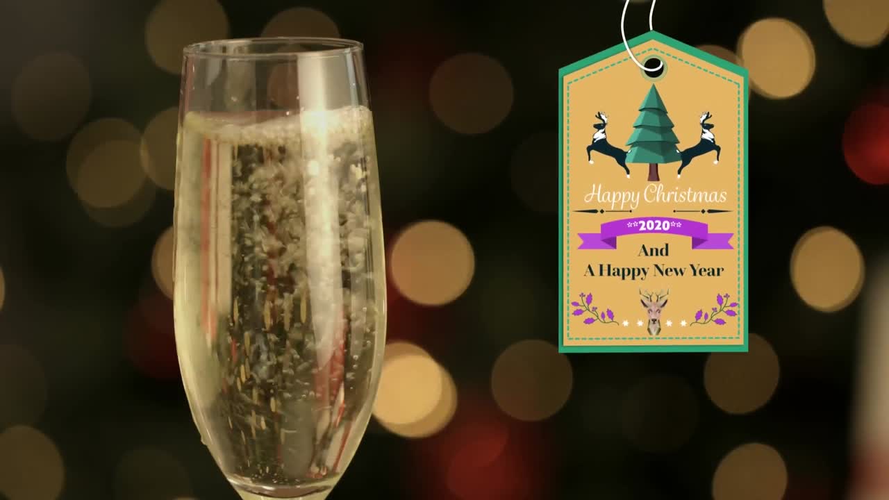 Feliz Navidad y un Feliz Año Nuevo 2020 escrito en una etiqueta