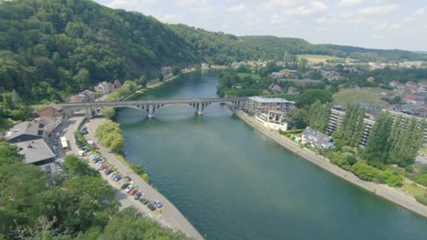 鐵路橋 (pont du chemin du fer) 位於比利時阿登斯 (ardennes) 地區