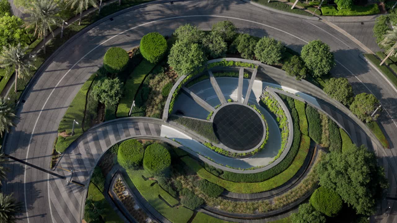 emiratos árabes unidos. vista aérea de la rotonda en la ciudad.
