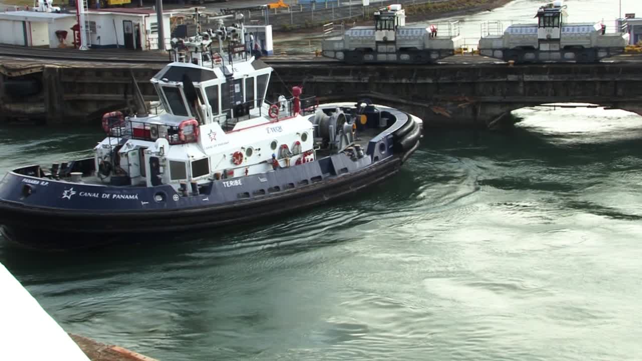 Tug boat turning at the entrance of Gatun locks, Panama canal.