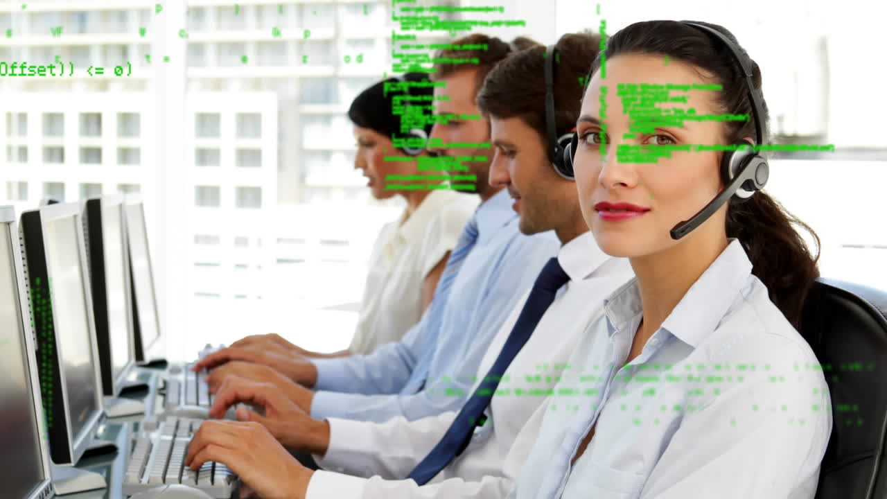 animación del procesamiento de datos financieros sobre personas que llevan auriculares de teléfono