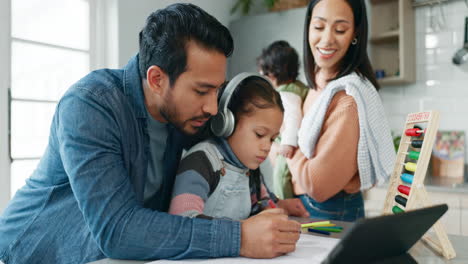 Ayuda-Escolar-En-Casa,-Papá-Y-Niño-Con-Familia