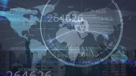 animación del procesamiento de datos y el mapa del mundo con una red de conexiones sobre el paisaje urbano