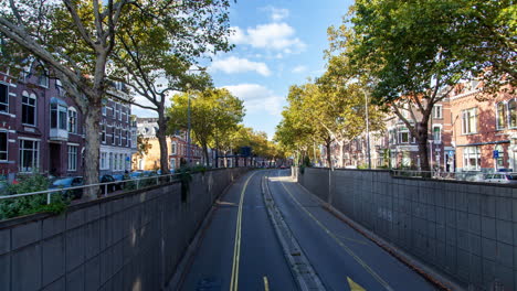 escena de tráfico en el túnel de la ciudad de rotterdam