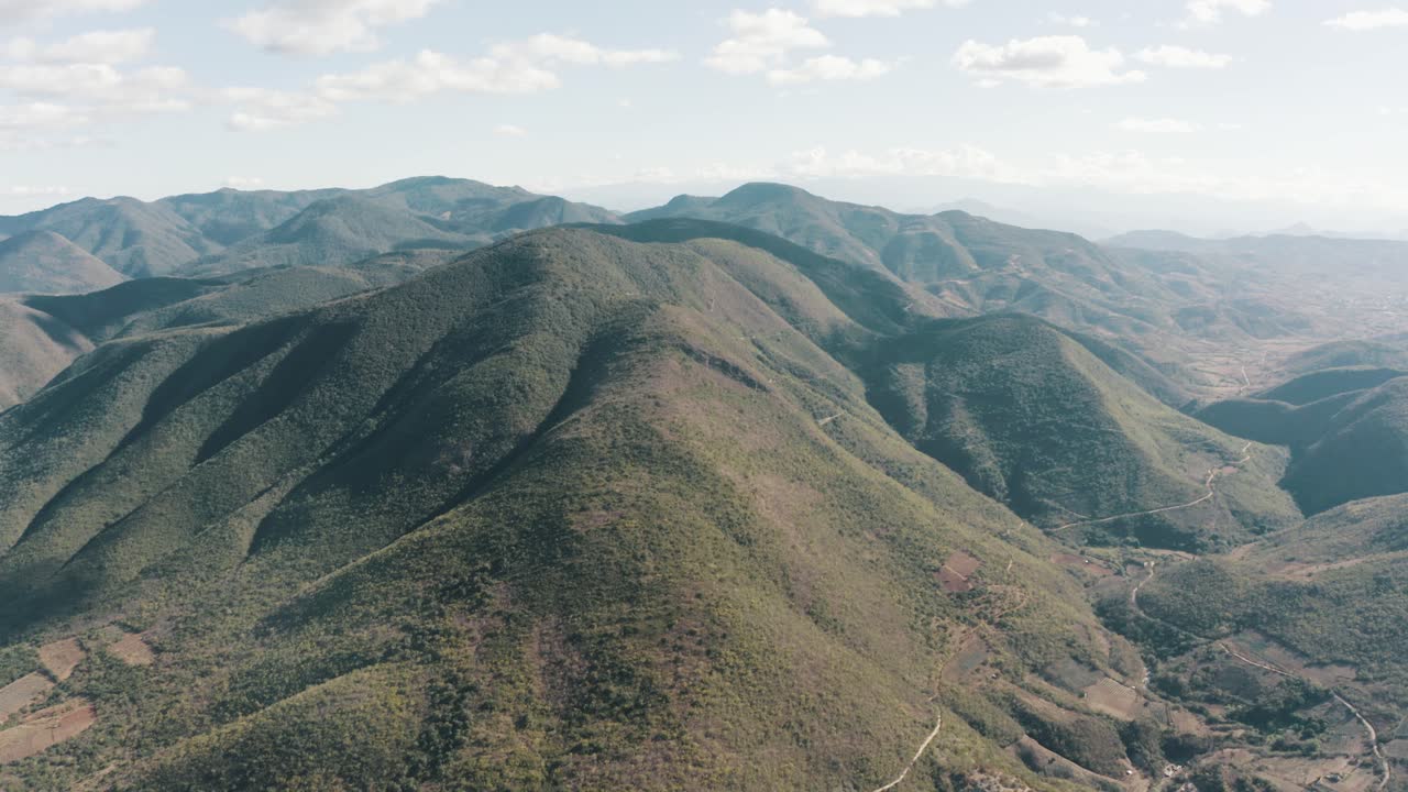 Splendidi paesaggi montani e verdi del Messico