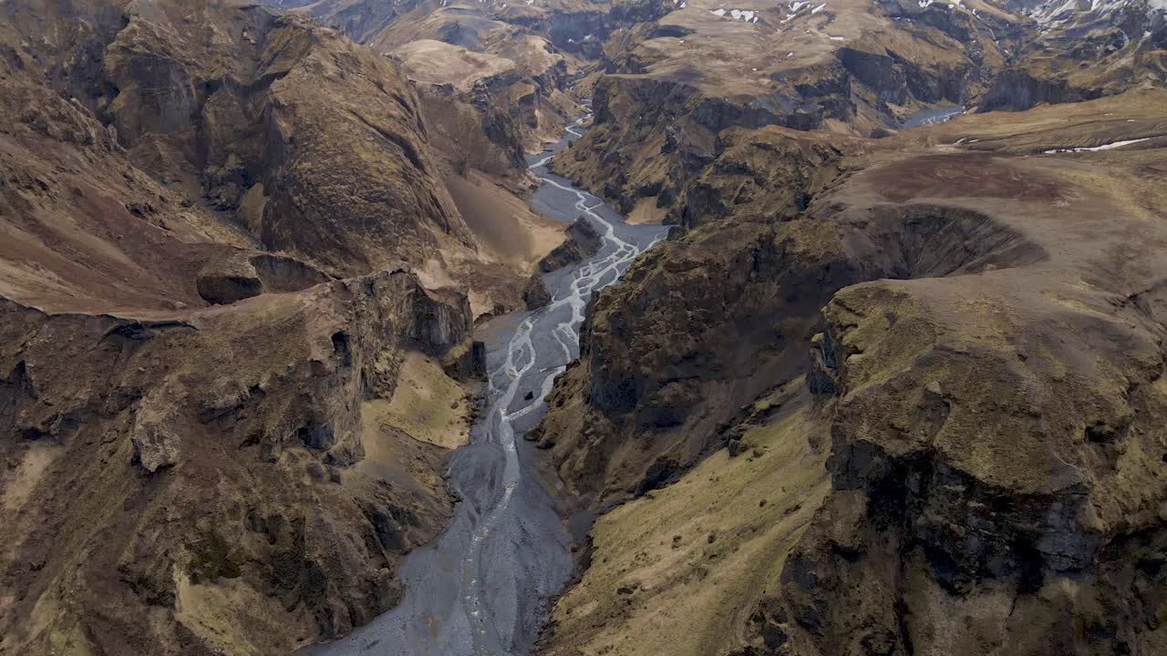 cañón en las tierras altas thorsmork en el sur de islandia