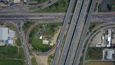 vista aérea de las carreteras que se cruzan
