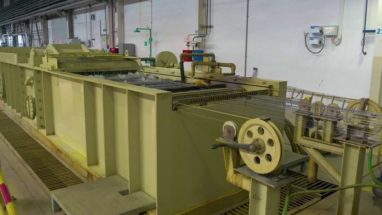 planta metalúrgica, línea de tratamiento anticorrosivo de alambre de acero