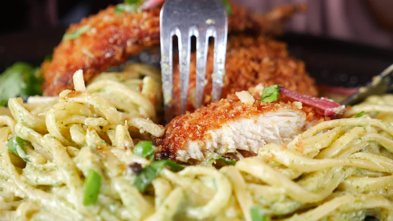 크립시 치킨 페스토 페투치네