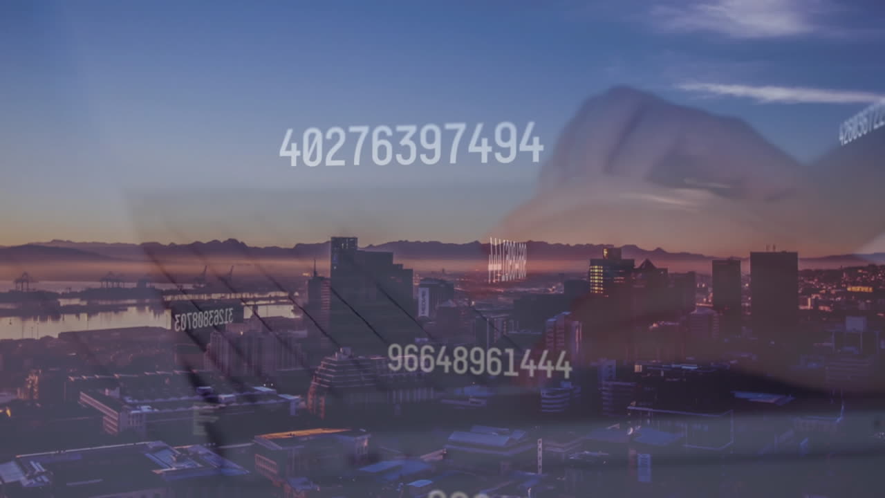 Animazione di elaborazione dati, su mani che usano un computer ed edifici cittadini.