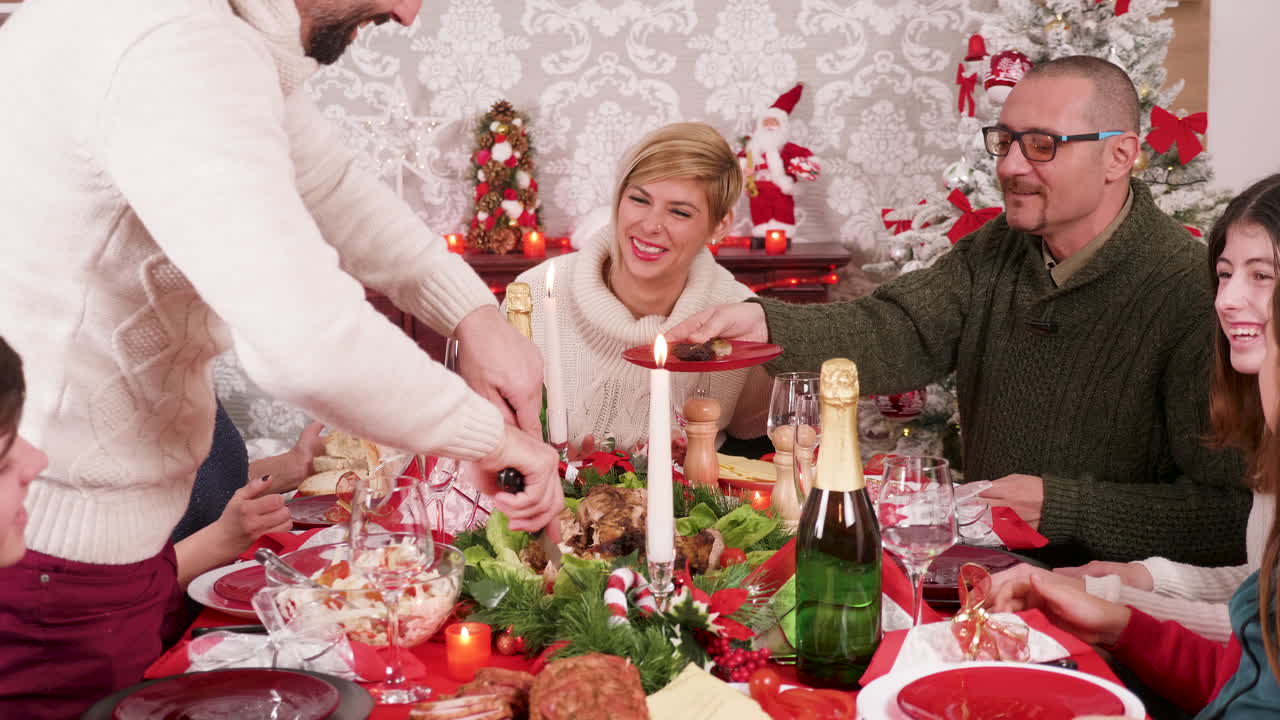 celebración de la cena de navidad en familia