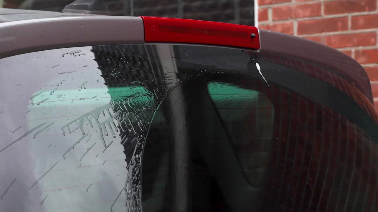Video of rear windshield wiper moving.