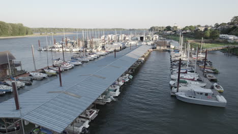 überdachter yachthafen in saint helens, oregon