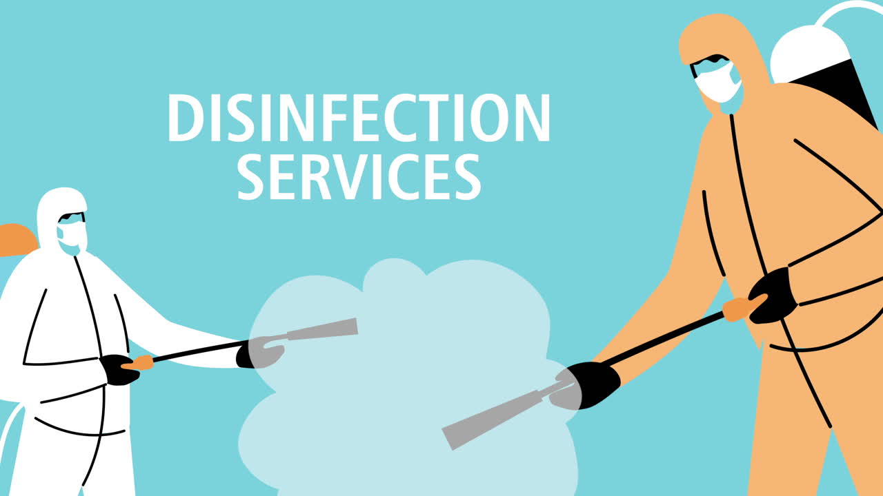 trabajadores con trajes de bioseguridad y servicio de pulverizadores desinfectantes