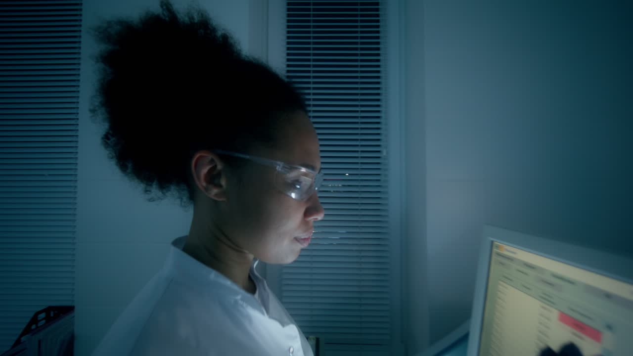 Scientist working in a laboratory