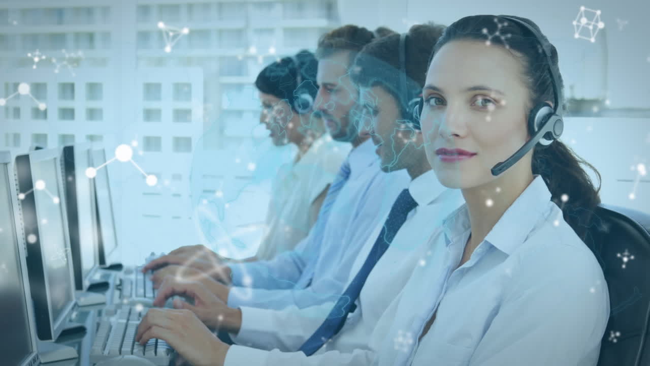 animación del globo y conexiones sobre personas de negocios que usan auriculares de teléfono