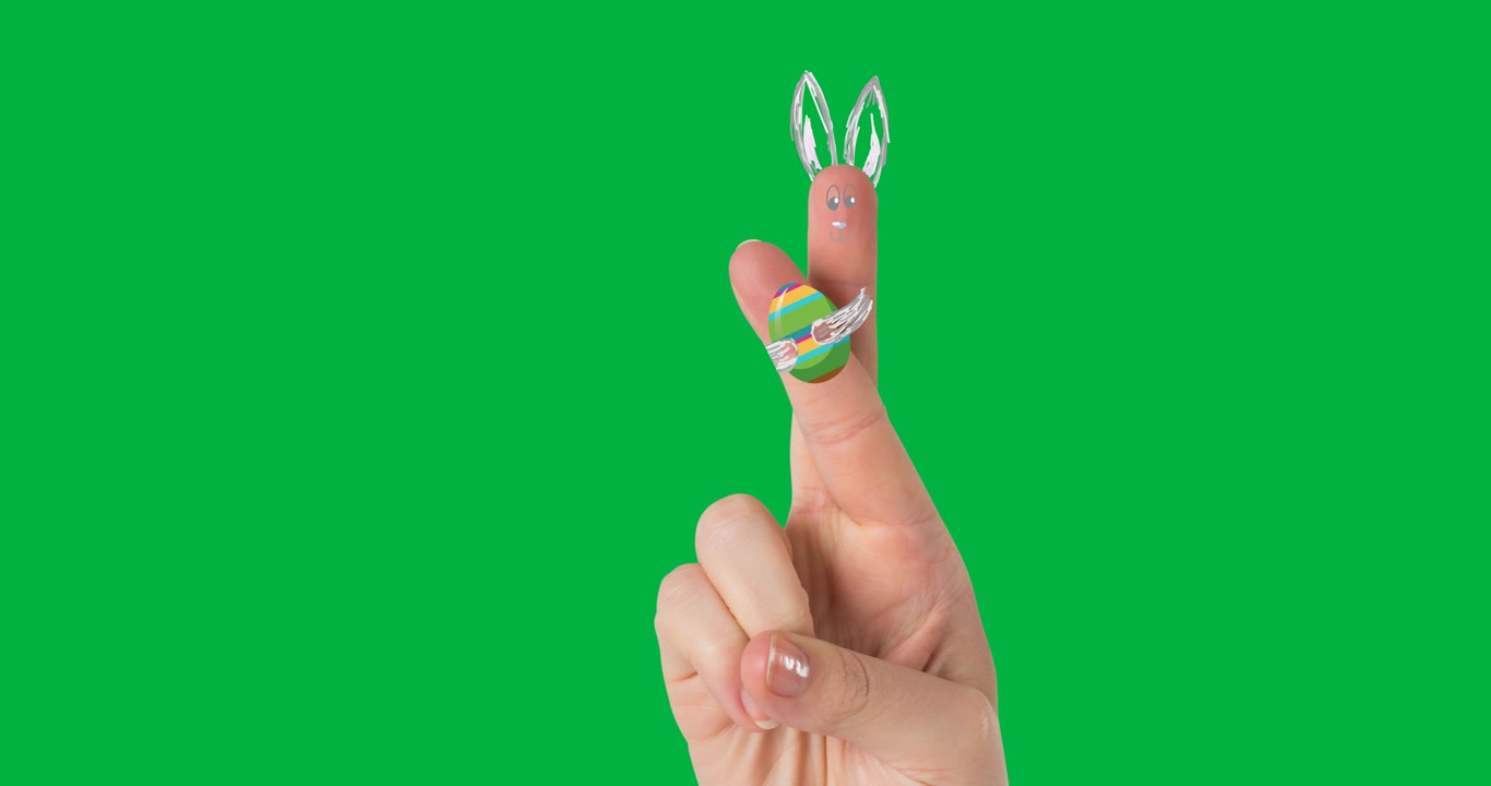 Conejo de Pascua de dibujos animados sosteniendo un huevo de Pascua en los dedos índices sobre un fondo transparente.