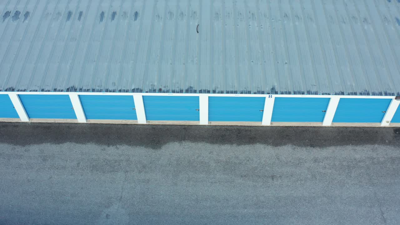 foto de camión de unidad de almacenamiento de alquiler