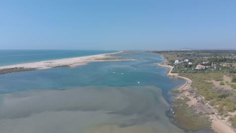 美麗的海灣的空中景色