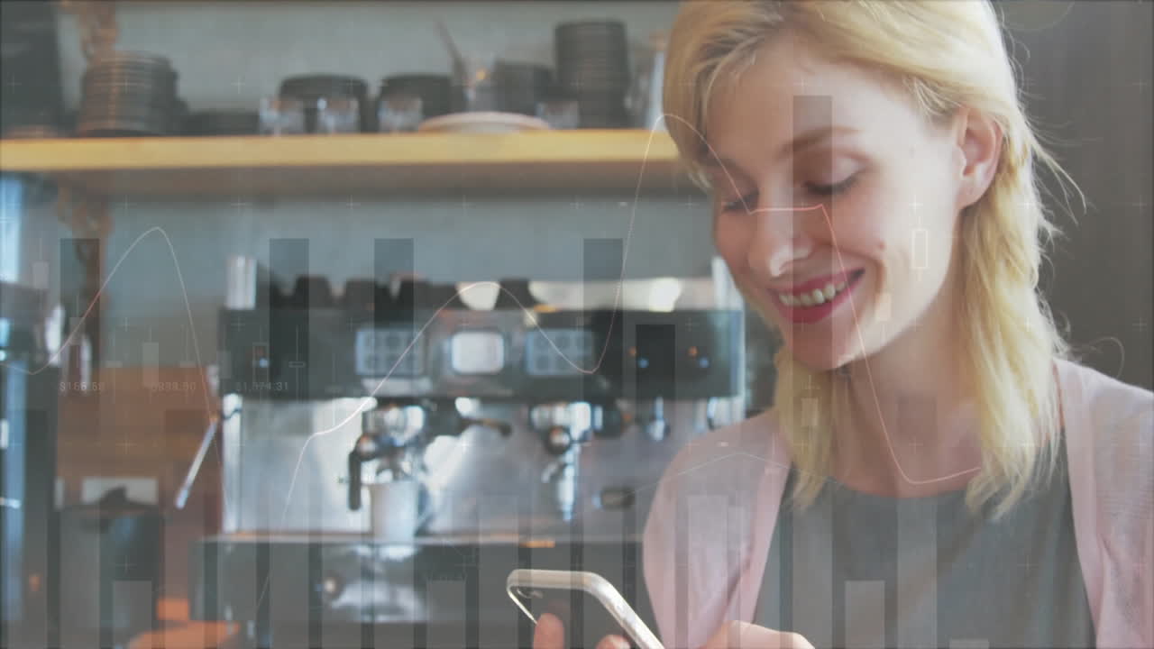 анимация обработки финансовых данных над кавказской женщиной, использующей смартфон