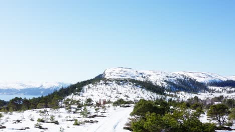 Snowy-Landscape-And-Hill-View-Of-Blaheia,-Nordland-Norway-During-Winter-Season-Overlooking-A-Clear-Sky--Forward-Aerial-Shot