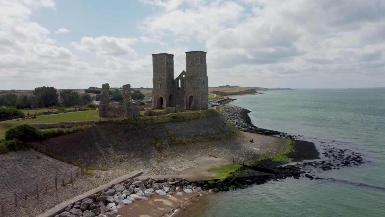 una vista pintoresca de las torres reculver en kent
