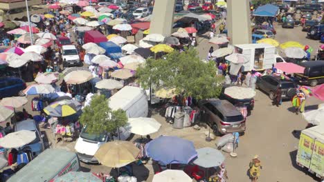 crowd of people and cars at accra central market _1_7