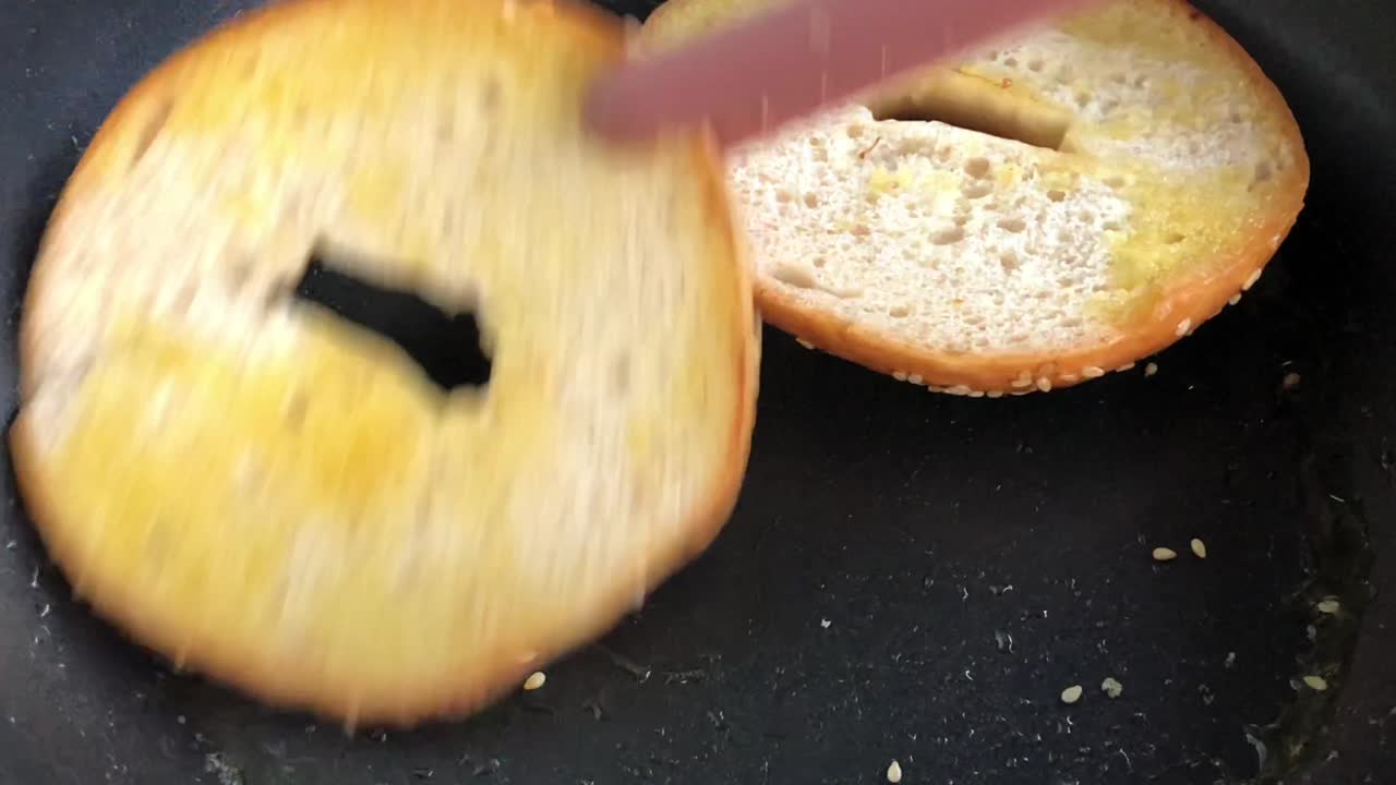 버거  샌드위치 베이글, 햄버거 컨셉, 맛있는 그릴 집에서 만든 버거 요리, 소음과 묻은 보케 배경.