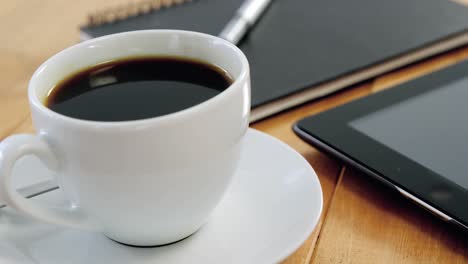 Café-Con-Organizador-Y-Tableta-Digital