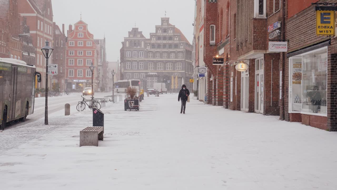 독일 북부 뤼네부르크에 있는 눈보라의 슬로우 모션 샷