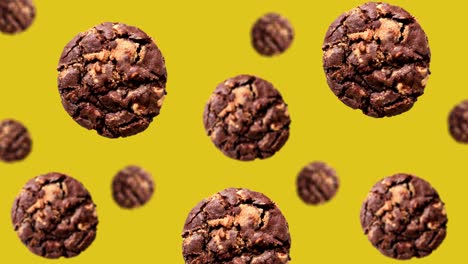colección voladora de galletas de medio trozo de chocolate de diferentes diámetros se mueve al centro en el fondo de gradiente de color amarillo de tendencia (horizontal, no loopable) en imágenes de 4k uhd