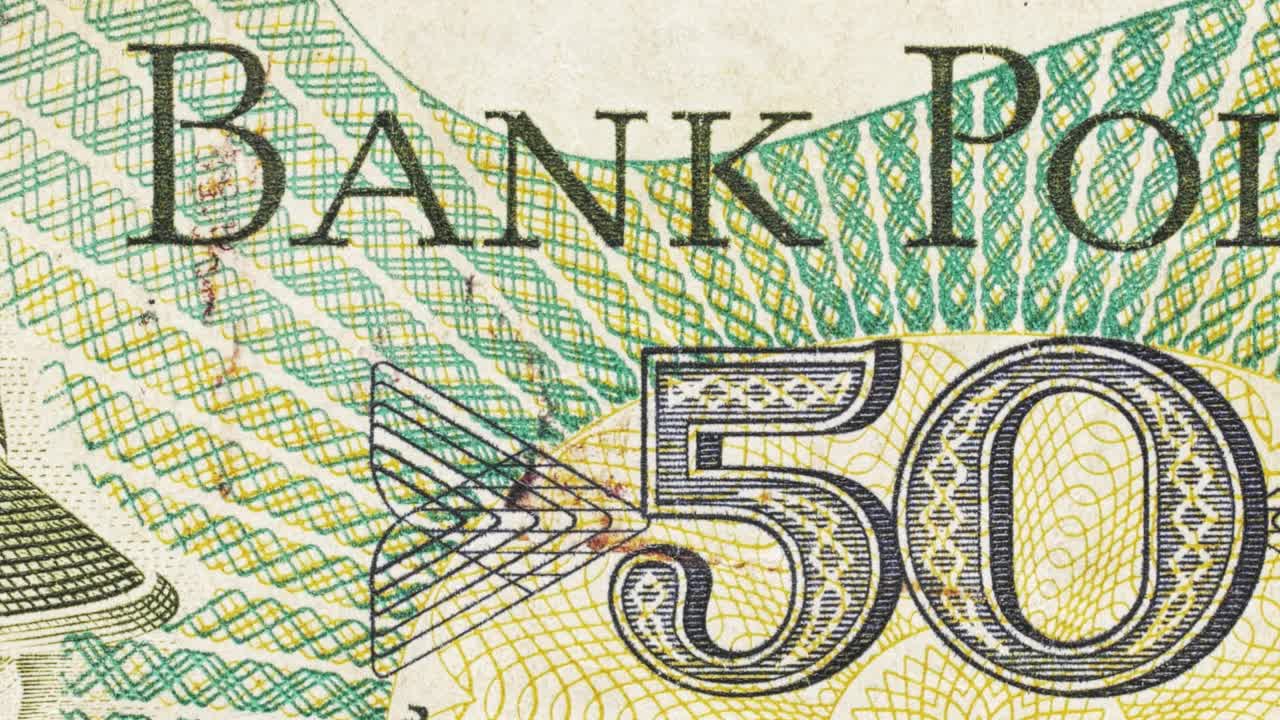 Close-up pan across a Polish zloty note, revealing “Bank Polski” lettering and the 50 mark