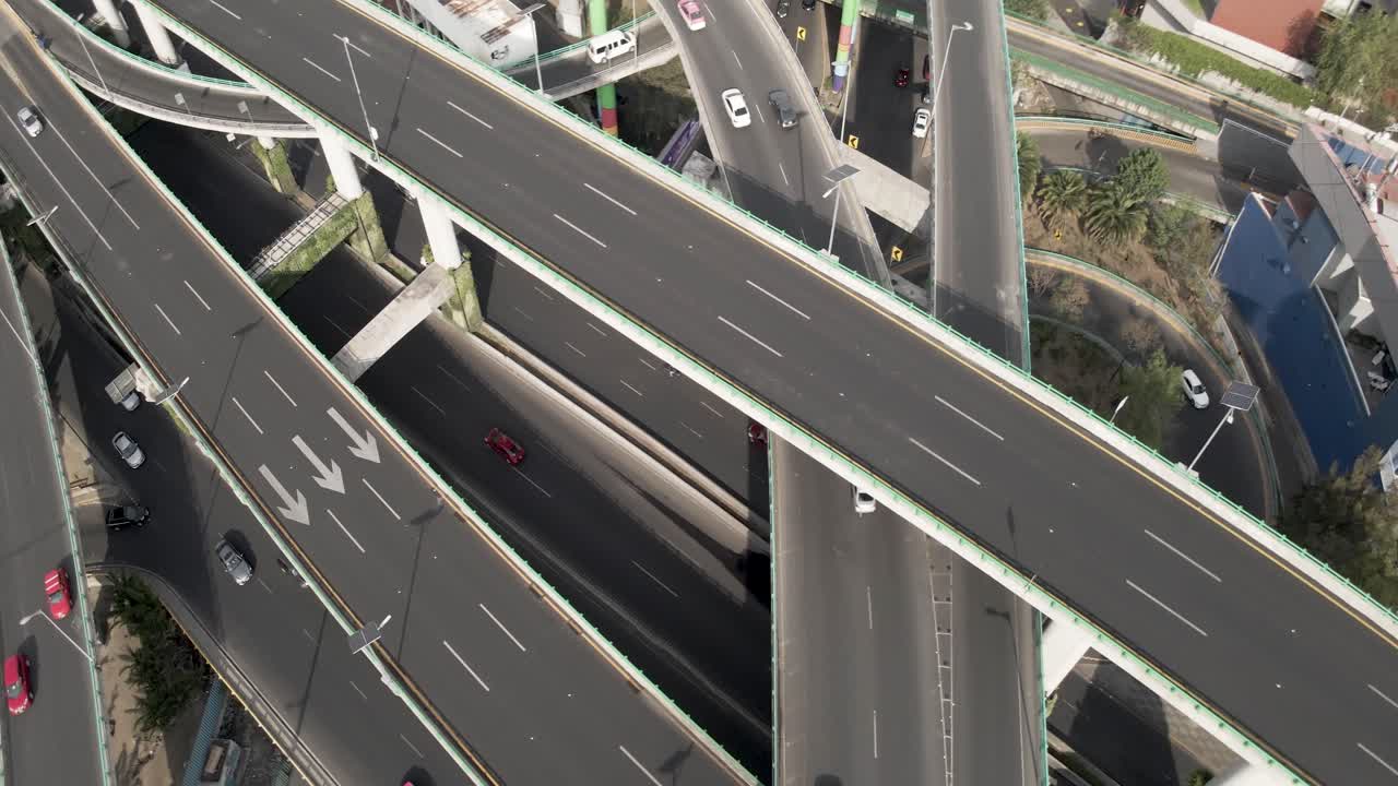 carretera de drones aéreos con tráfico, ciudad de méxico