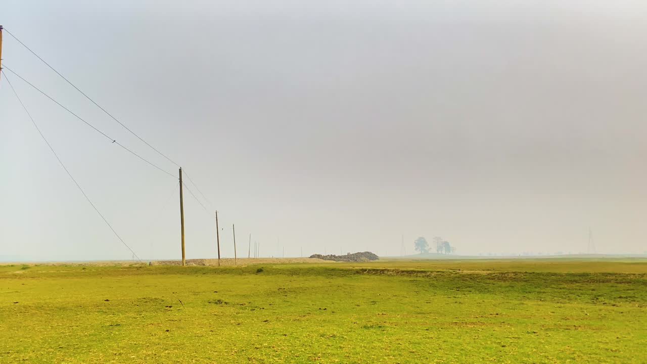 전기선은 방글라데시 풍경 부드러운 빛, 패닝을 통해 실행