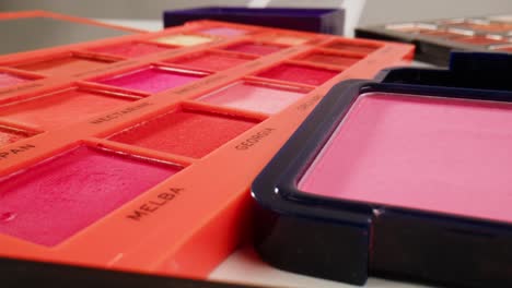 la paleta de maquillaje de primer plano