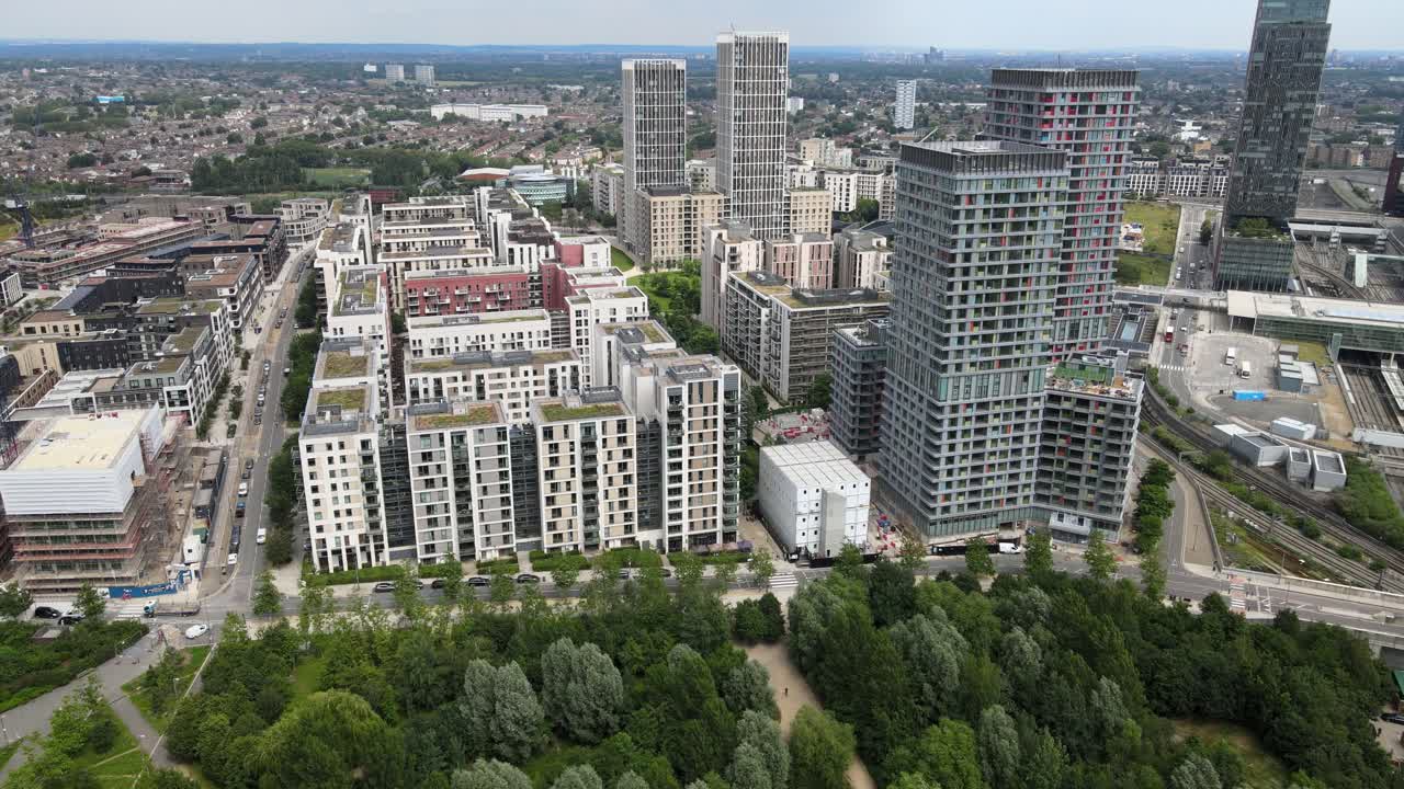 Apartamentos East Village em Stratford, East London, Reino Unido. Filmagem aérea Verão 2021.