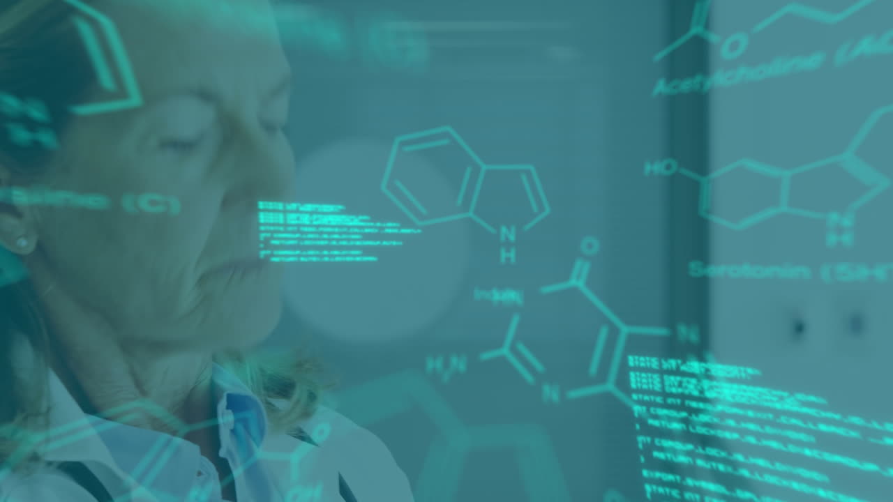 animación del procesamiento de datos científicos sobre la mujer caucásica médico sénior