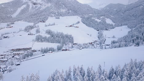 Paisaje-Prístino-Del-Valle-De-Los-Dolomitas,-Paraíso-Invernal-Del-Alto-Adigio