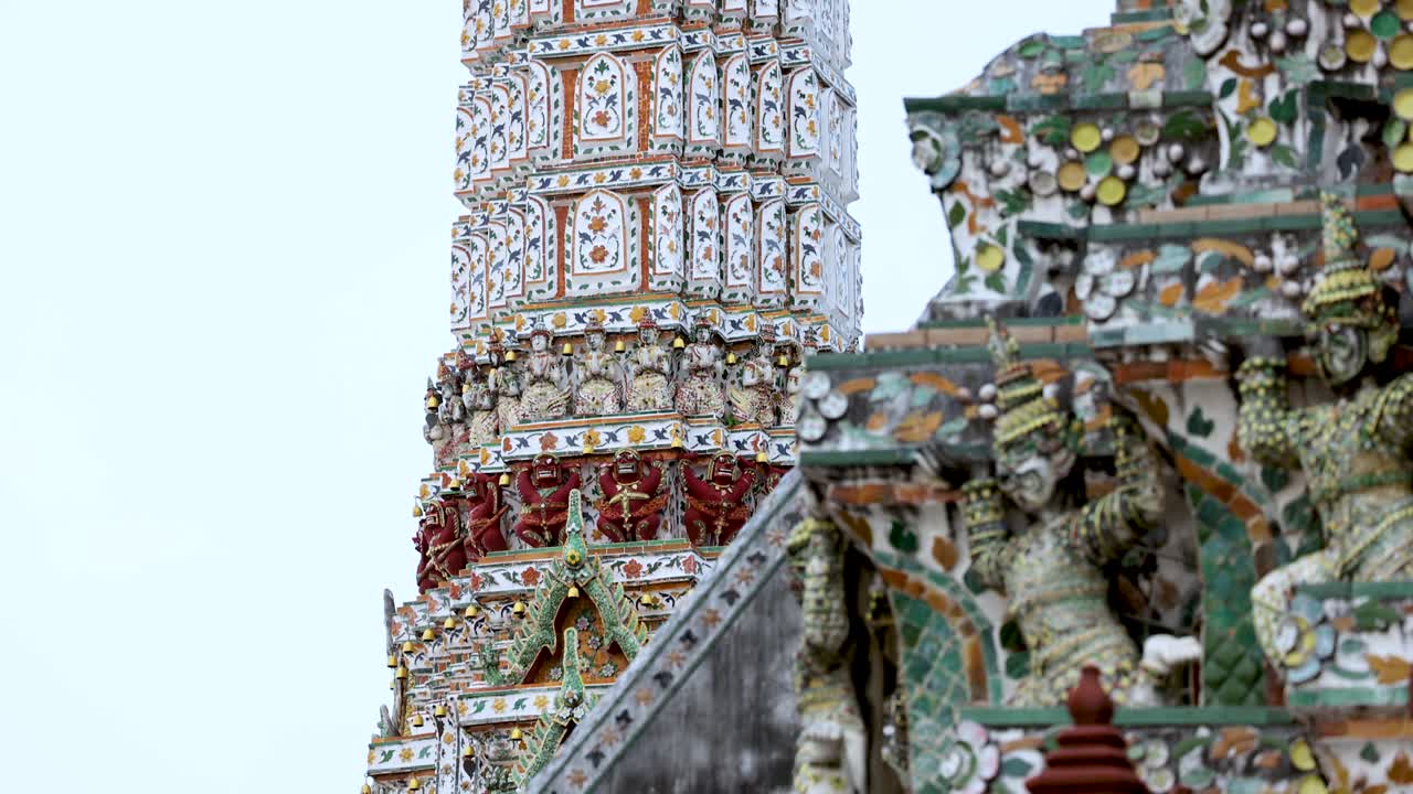 아룬 의 장식 된 파고다 의 상세 한 모습