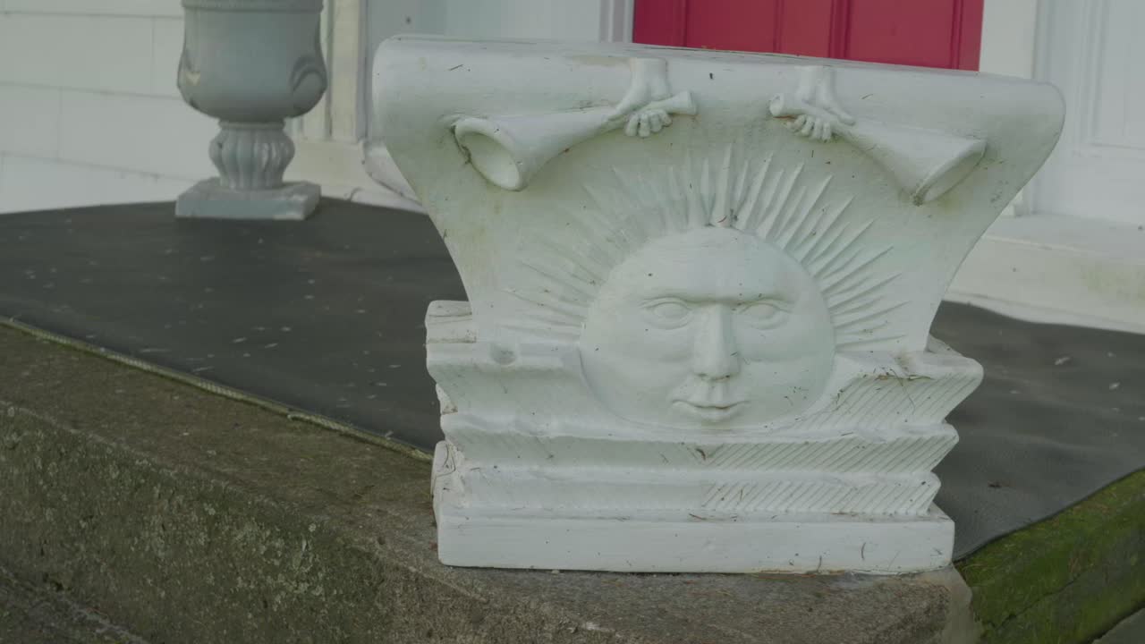 sunstone en el porche original casa histórica de josiah stowell amigo de joseph smith lo contrató para el dinero o la excavación de tesoros a principios de la década de 1820 donde se quedó cuando se casó