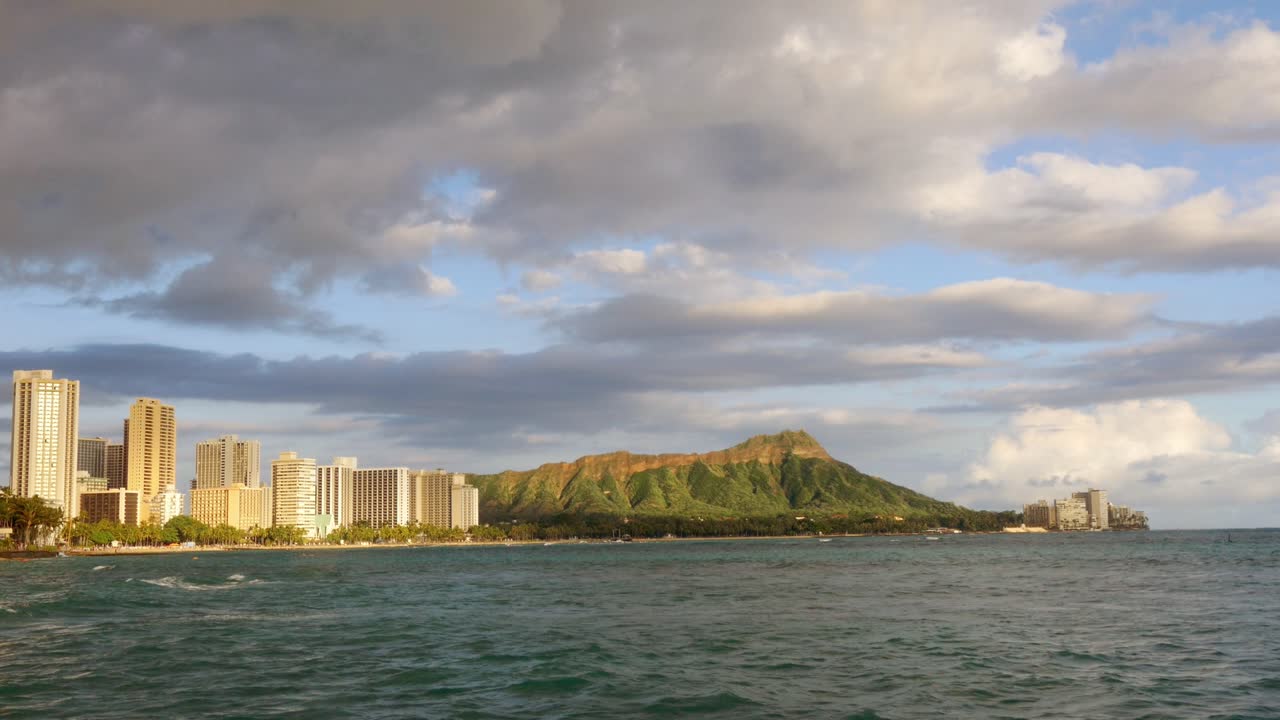 Skyline di Honolulu con Diamond Head